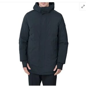 THE RECYCLED PLANET COMPANY 
Everdas Water Resistant & Windproof Down Parka